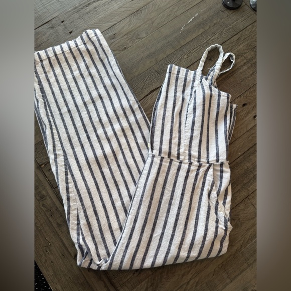 🛍️$5 SALE - Old Navy Linen & Viscose Jumpsuit, size medium - Picture 3 of 7